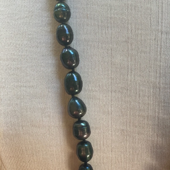 Hand carved skull pendant on FWP necklace one of a kind - Picture 10 of 11